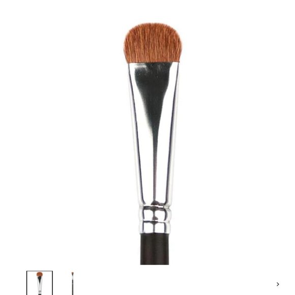 Elaina Badro Fluff Brush - Picture 1 of 2